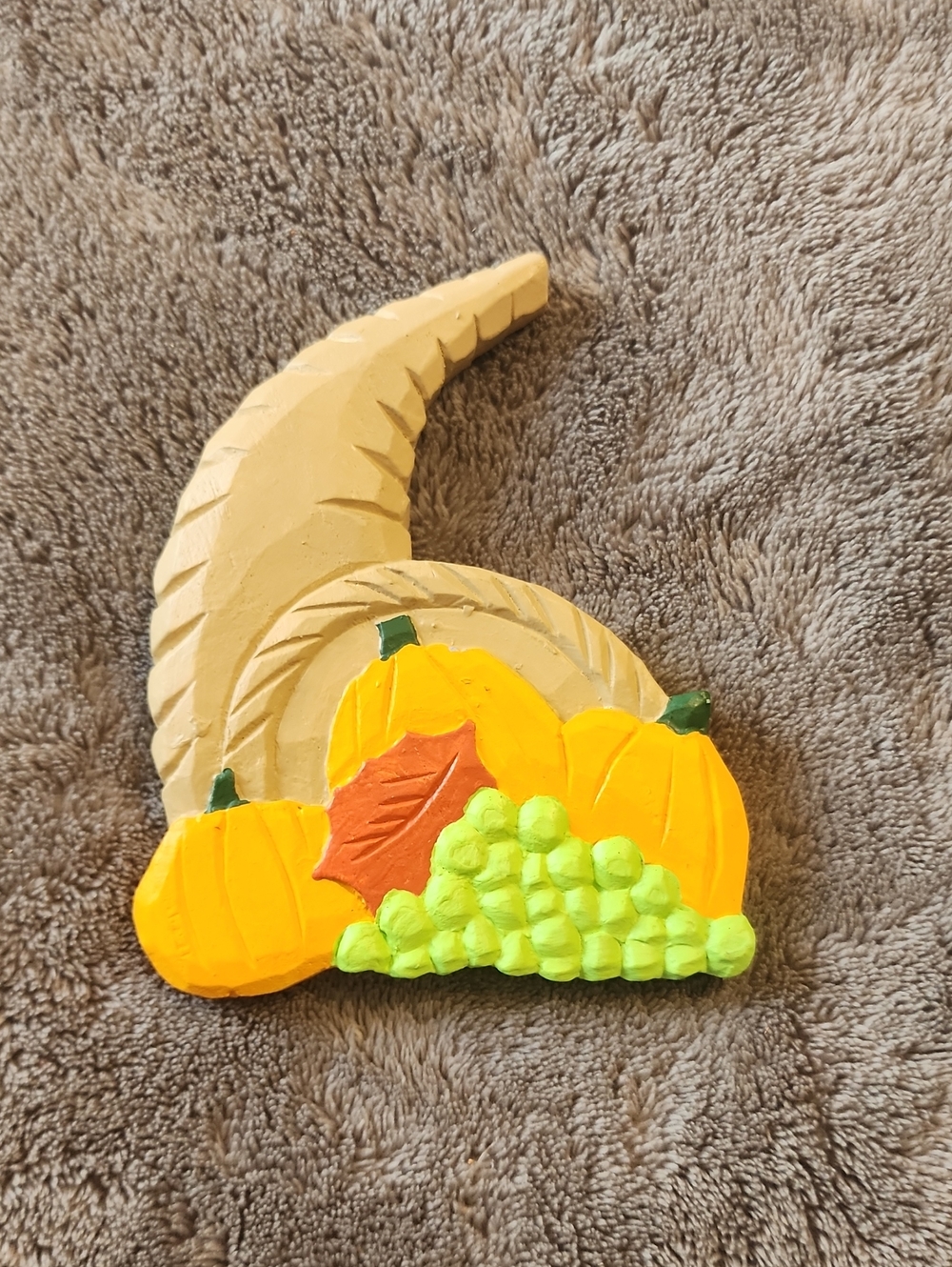 Wooden Painted Cornucopia Decor!